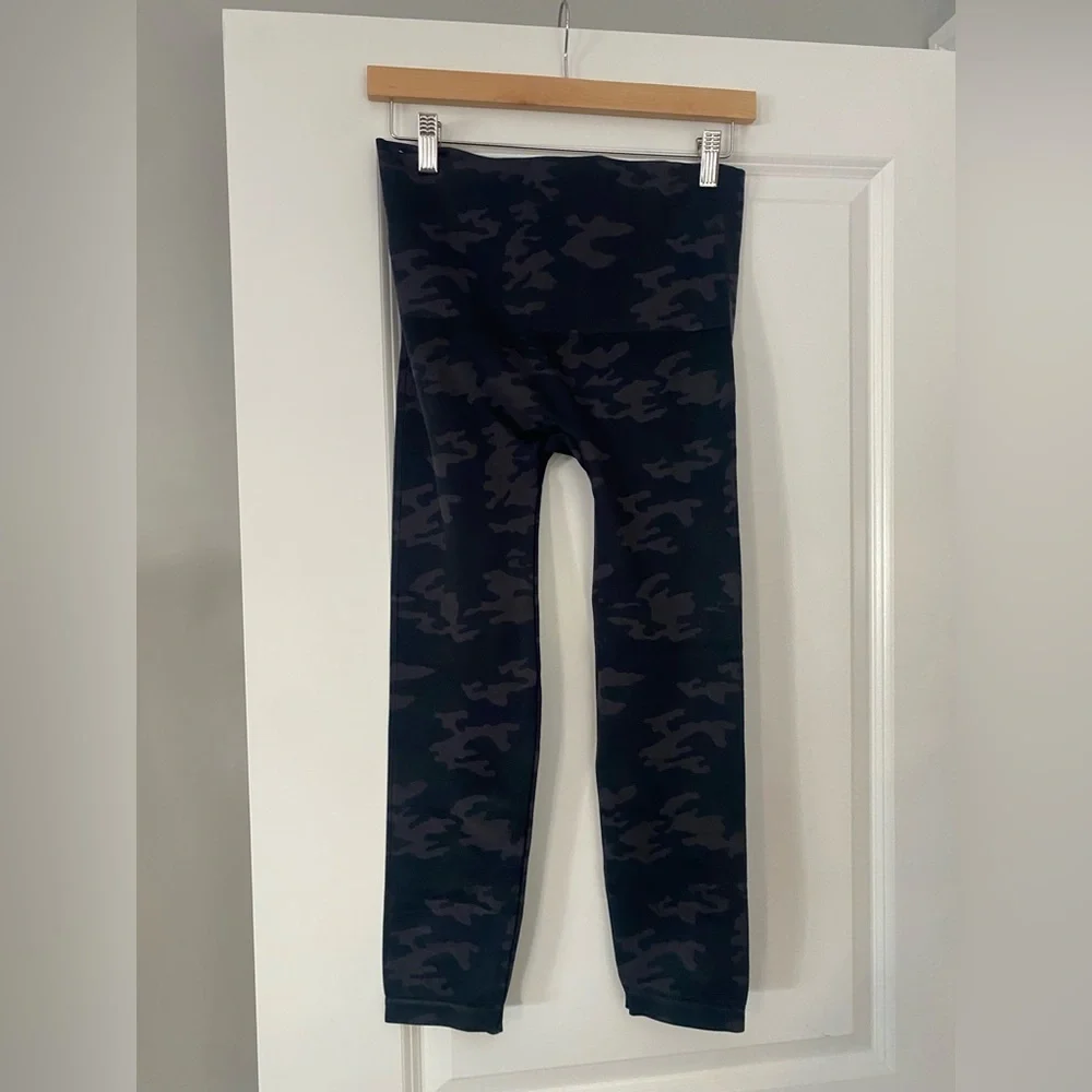 Spanx Look At Me Now Seamless Camo Leggings Size 1X
